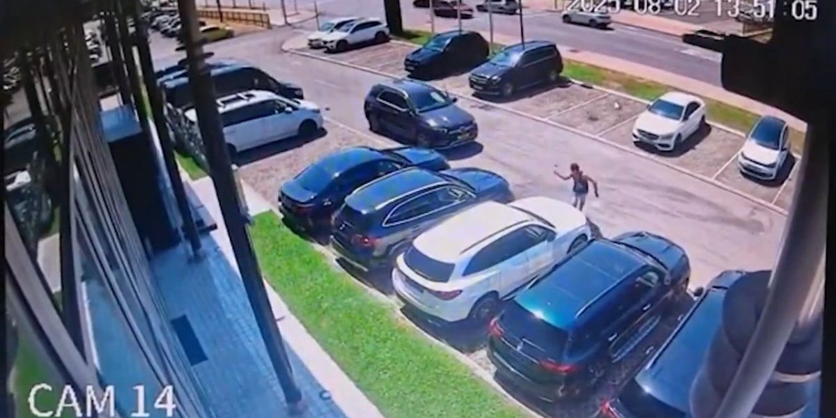 Čekićem polupao kola