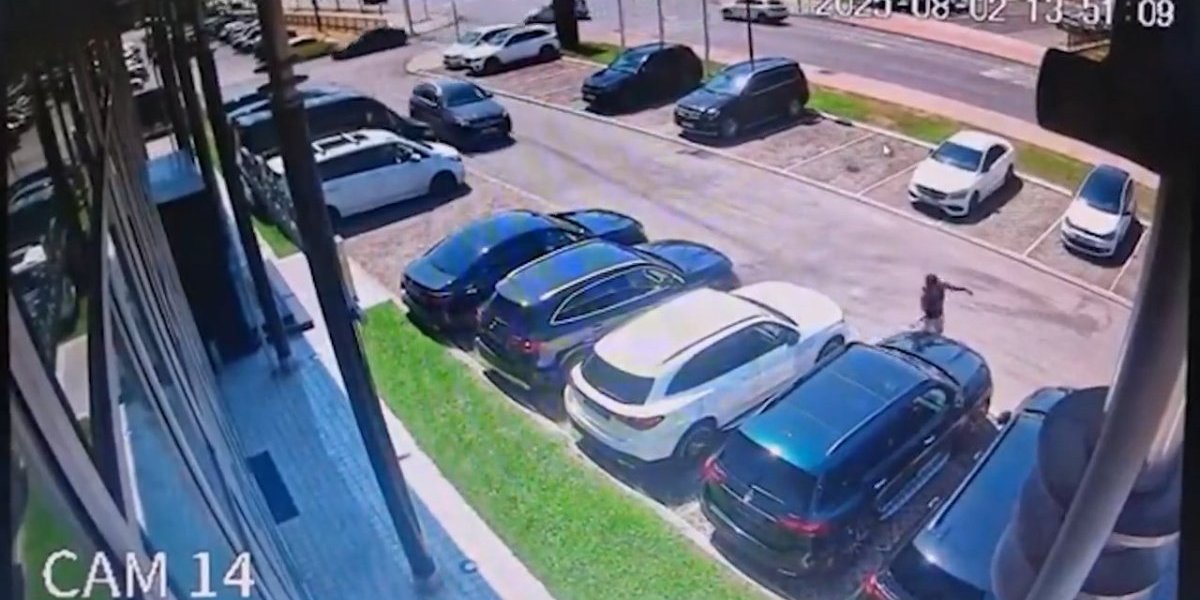 Mesecima V.B. napada kompaniju i njene zaposlene