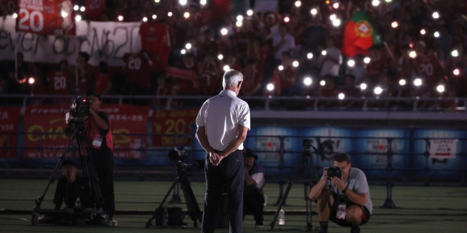 Ceo stadion utihnuo u 20. minutu: Prvi meč na Enfildu nakon tragedije Žote, ovaj prizor ostavja bez reči