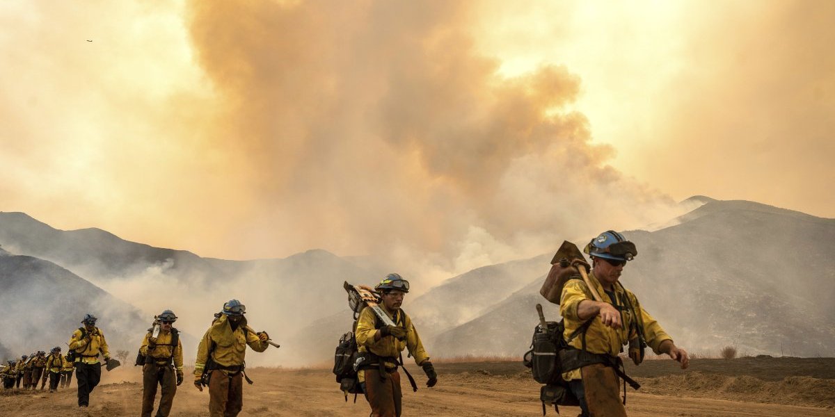 Gori Kalifornija, stravični šumski požar se oteo kontroli: Više od 1.000 vatrogasaca se bori, izdato hitno naređenje! (FOTO/VIDEO)