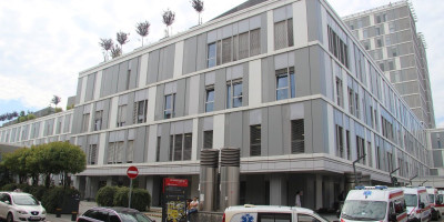 Dva dečaka povređena su u dva incidenta na bazenima u Beogradu i obojica su hitno prevezena u Urgenti centar.