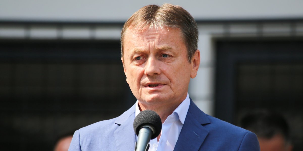 Darko Glišić u svesnom stanju: Ministar se probudio i otežano govori!