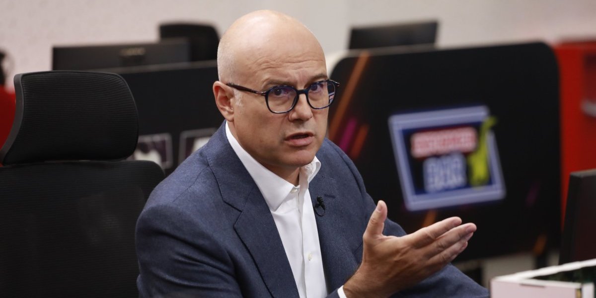 "Pljunuli su na srpsku zastavu": Miloš Vučević žestoko reagovao na sramotni čin blokadera u Novom Sadu