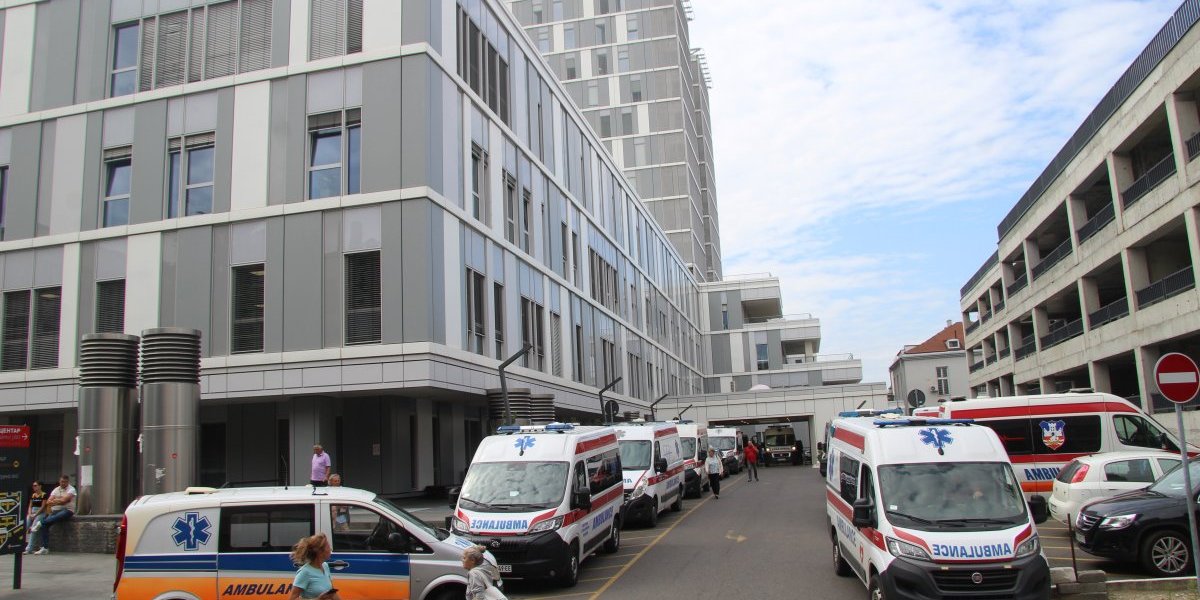 Izboden muškarac u Beogradu: Dovezen i ostavljen ispred Urgentnog centra