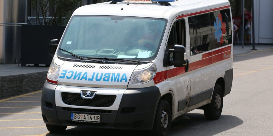 Krvnički pretučen dok je šetao sa devojkom: Mladiću na Dorćolu slomljena lobanja