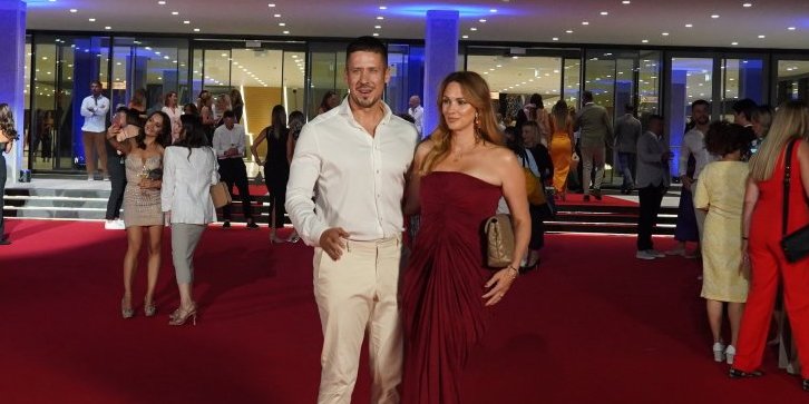 Pevač častio suprugu romantičnim putovanjem - Baškare se u papreno skupom hotelu (FOTO)