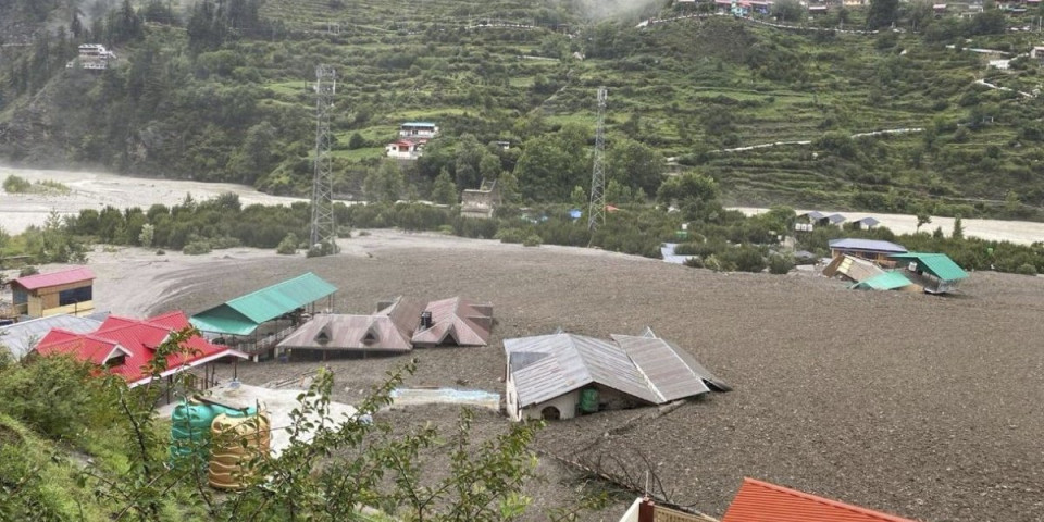 Katastrofa u Indiji! Bujične poplave gutaju selo, četiri osobe poginule! (FOTO/VIDEO)