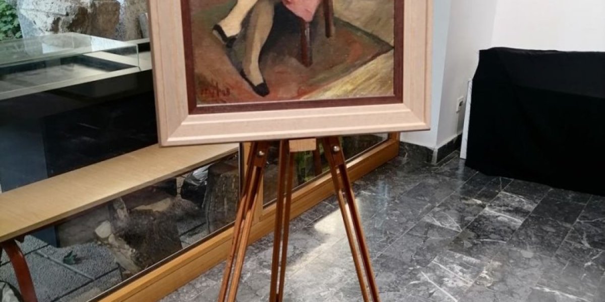 Devojka koja sedi....