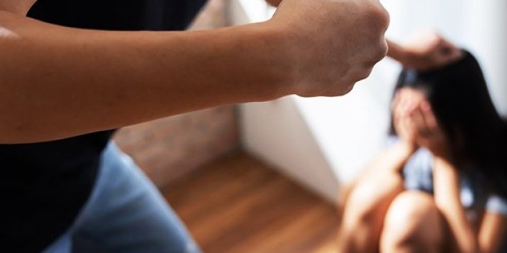 "Strpaću te u sanduk": Pomahnitali nasilnik tukao ženu kad je ostao bez rakije