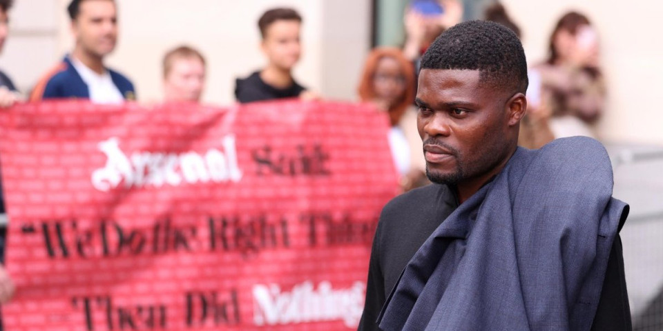 Parti pušten da se brani sa slobode, ali... Bivšem fudbaleru Arsenala preti višedecenijska robija