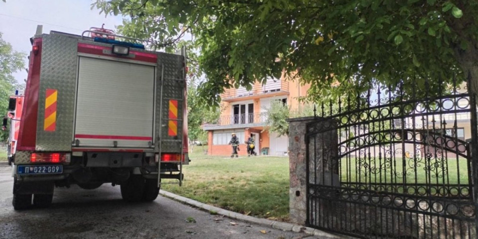 Starac izgoreo u požaru dok mu je žena bila u susednoj kući (FOTO)