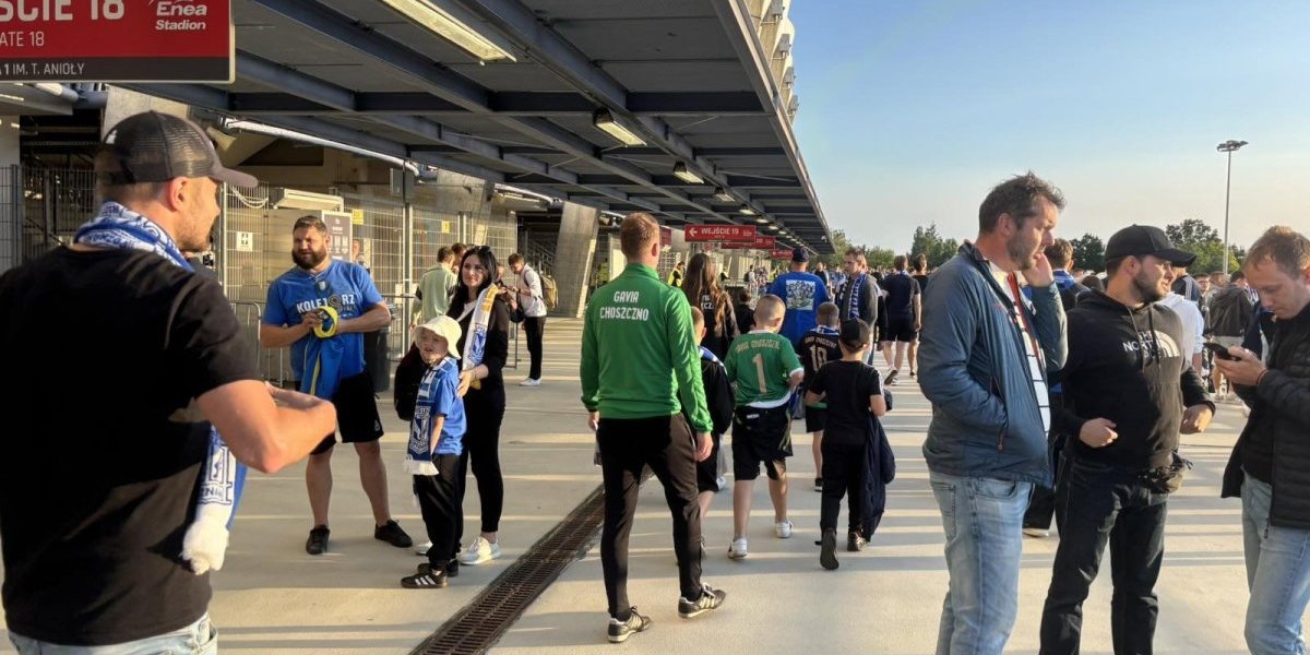 Jeftina provokacija Poljaka: Sportski direktor u dresu Partizana (FOTO)