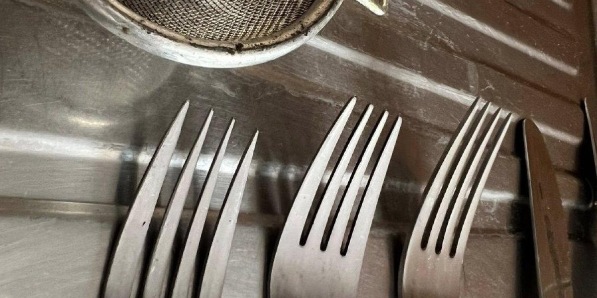 Prljav pribor za jelo