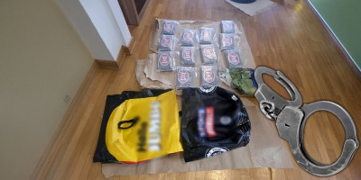 Potpredsednik Vlade Republike Srbije i ministar unutrašnjih poslova Republike Srbije Ivica Dačić izjavio je da su pripadnici MUP, UKP, u saradnji sa Višim javnim tužilaštvom u Beogradu, zaplenili oko 12 kilograma kokaina i uhapsili tri osobe.