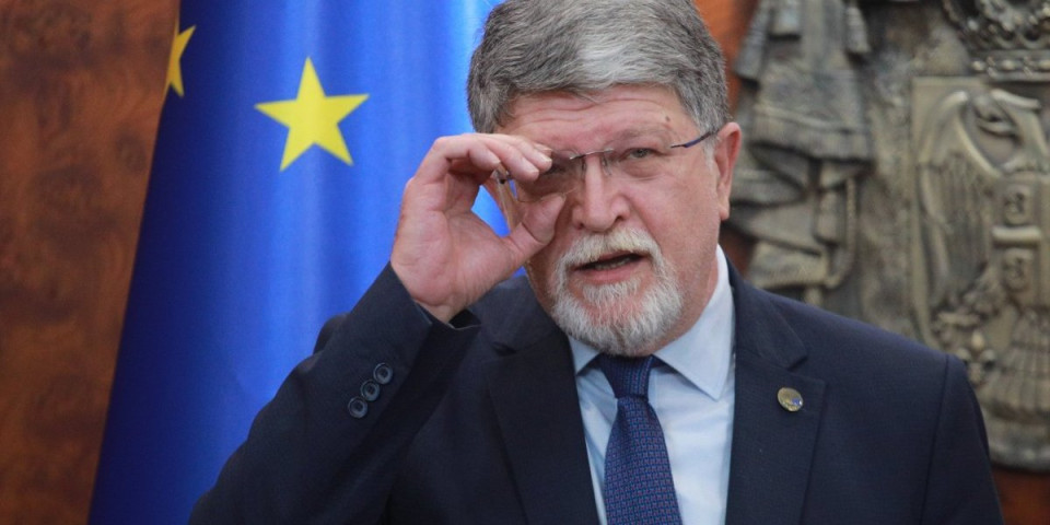 Picula i opozicioni hemoroidi: Brutalan komentar poslanika - totalno uništavanje piculića