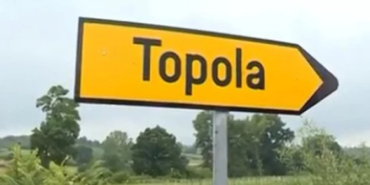Šta se ovo beli u Topoli: Cela varoš iznenađena (VIDEO)