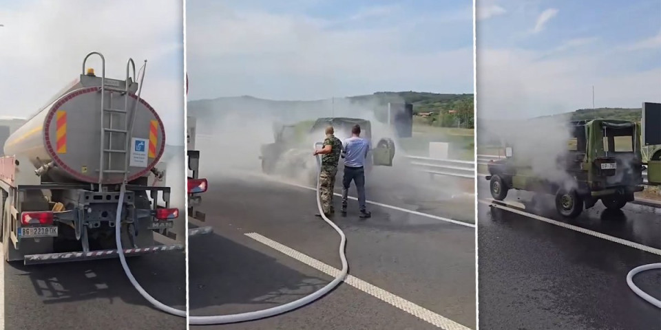 Izgorelo vojno vozilo: Očevici pritekli u pomoć (VIDEO)