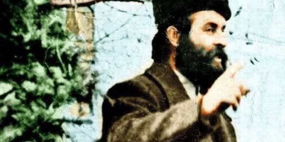 U dvorištu podigao spomenik četničkom vođi Pavlu Đurišiću, Crnogorci ga momentalno uhapsili: Evo za šta ga terete