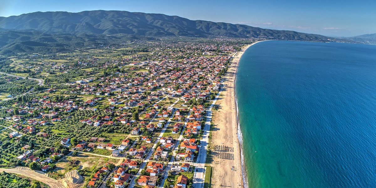 Horor u Grčkoj na plaži: Dečak (4) iz Srbije se umalo udavio, uhapšen njegov otac