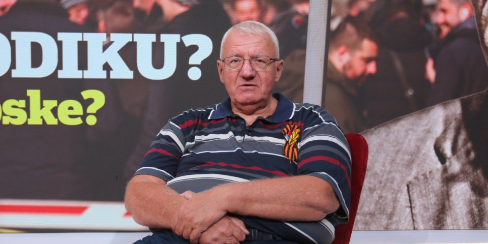 "Samo jedan čovek može da izađe na televizijski megdan sa Vučićem": Šešelj poslao jasnu poruku nakon što su blokaderi odbili dijalog sa predsednikom (VIDEO)