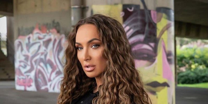 Goga Sekulić u društvu žestokog momka - Pomaže joj oko važnog posla (FOTO)