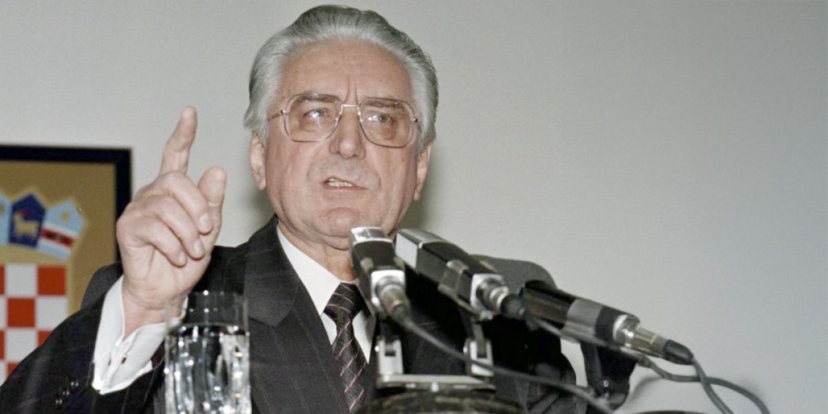 Poznati voditelj pozirao pored biste Franje Tuđmana: Pohvalio se na društvenoj mreži, kazna stigla momentalno