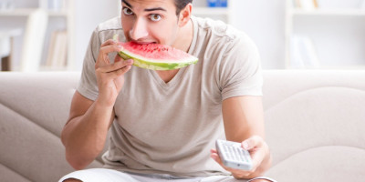 Jedan Beograđanin zbog lubenice umalo je mogao da ostane bez frižidera i to samo jer je ovu voćku stavio previše blizu zida frižidera, usled čega se stvorila santa leda!