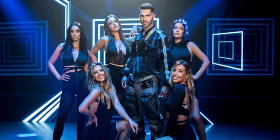 (FOTO) Pevač iskopirao svetsku zvezdu - Od cifre koju je dao za kostime će vas zaboleti glava