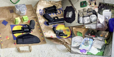 Policija u Novom Sadu uhapsila je A. V. (25) iz ovog grada i I. D. (40) iz okoline Obrenovca, zbog postojanja osnova sumnje da su učinili krivično delo neovlašćena proizvodnja i stavljanje u promet opojnih droga.