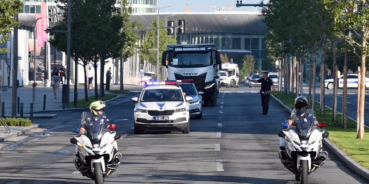Beograđani na nogama: Ovako je izgledalo uklanjanje bombe (FOTO)