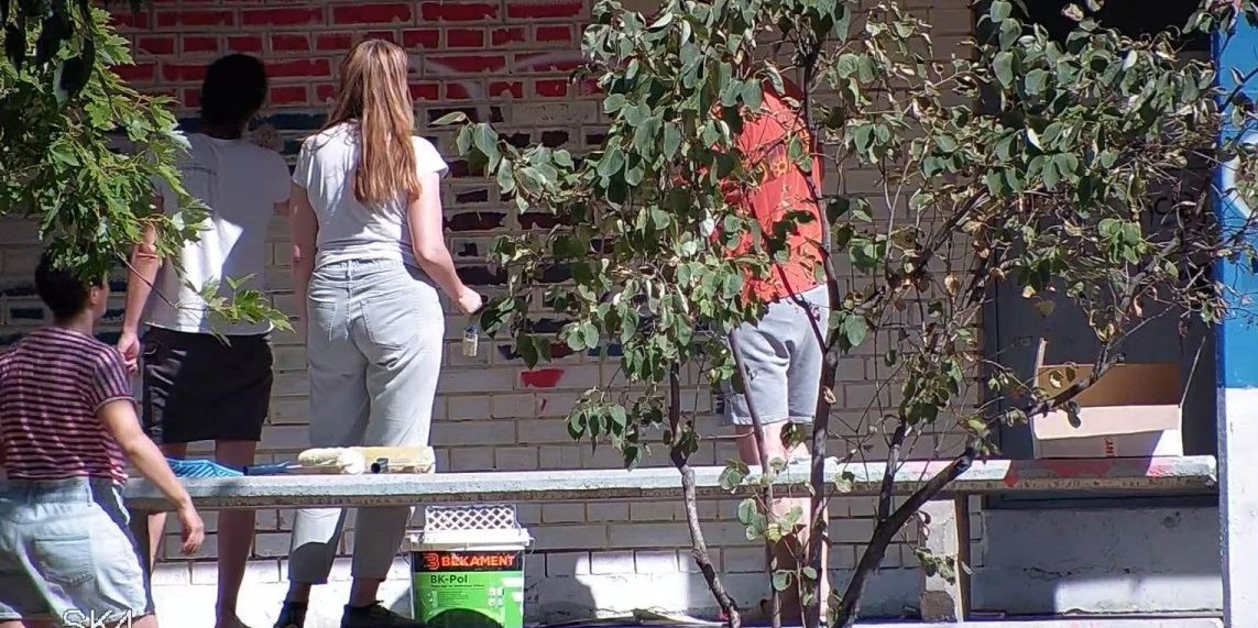 Skandal nad skandalima! Blokaderi prekrečili srpsku zastavu u Novom Sadu - smeta im sve što je srpsko (FOTO/VIDEO)