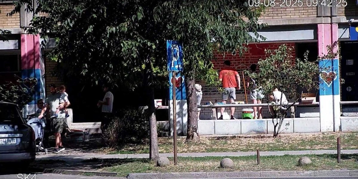 SNS Novi SAD: Srpska trobojka može da smeta samo onima koji su protiv Srbije