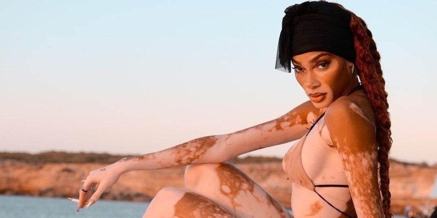 Vrelim fotkama podigla temperaturu: Manekenka izgrmela na jahti, bikini jedva pokrio intimnu zonu  (FOTO)