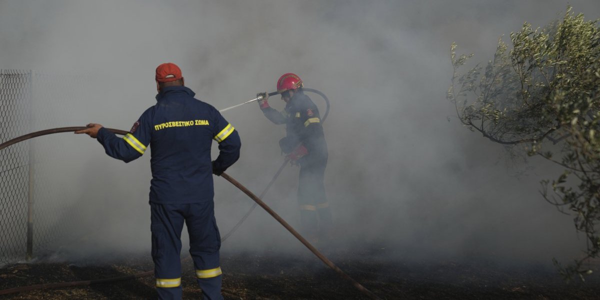 Pakao u Grčkoj: Požar kod Atine odneo jedan život, evakuacije i dalje traju (FOTO/VIDEO)