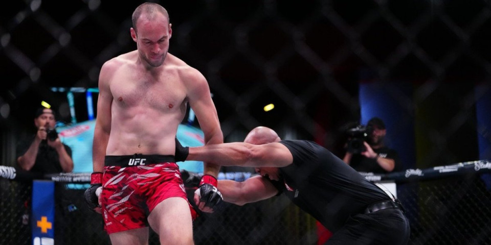 Majko mila, kakav brutalan nokaut Srbina - Razornim udarcem patosirao Amerikanca (VIDEO)