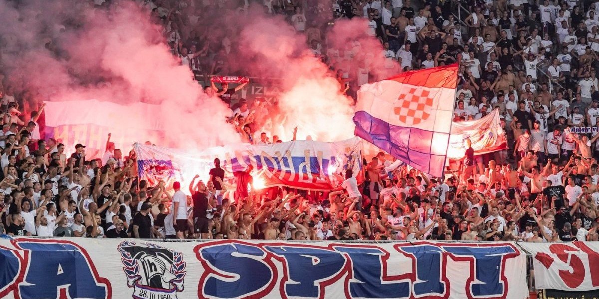 Bez trunke srama - Hrvati palili srpsku zastavu, veličali zločinačku "Oluju" i uzvikivali "Za dom spremni"