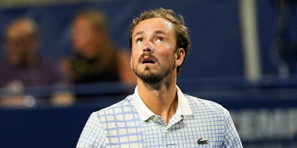 Medvedev totalno podivljao - Rus "popio" brutalnu kaznu na Ju-Es openu (VIDEO)