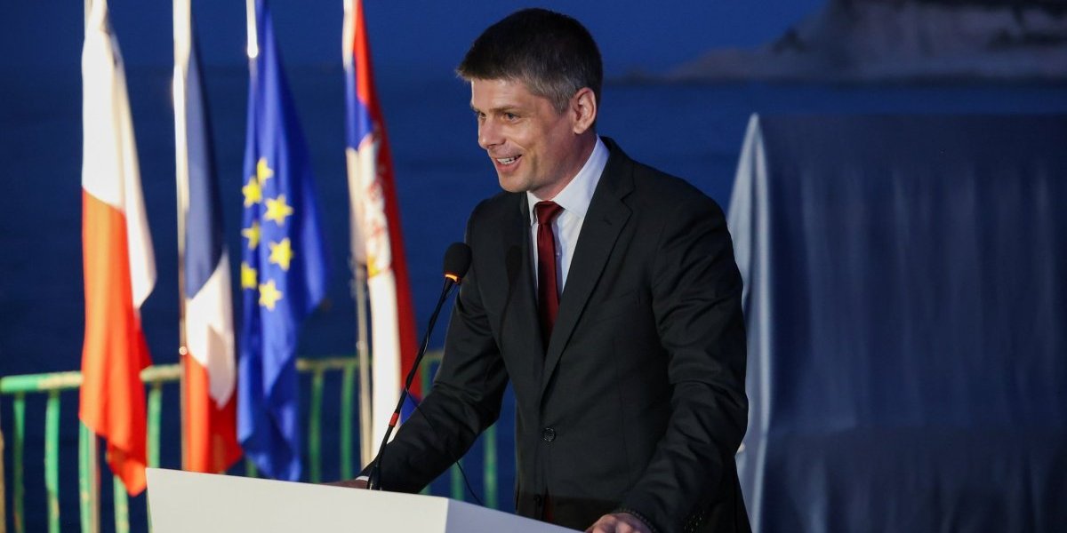 Gujon pravo u metu: Televizija srbomrsca Bernar-Anri Levija tri decenije gazi Srbiju