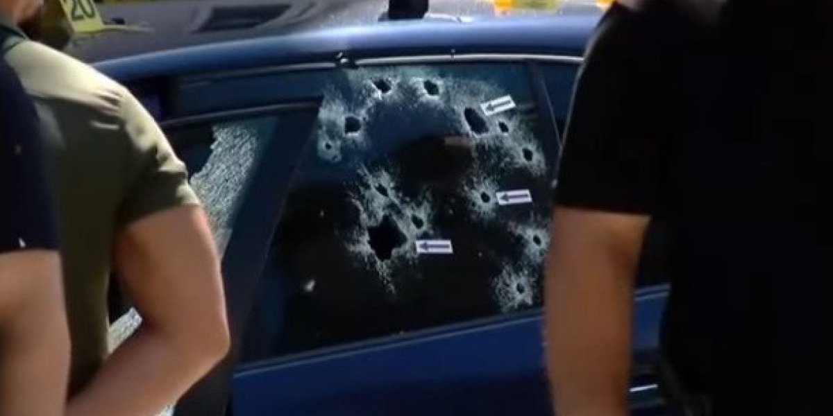 Više metaka pogodilo staklo na vozilu u kojem je ubijen muškarac