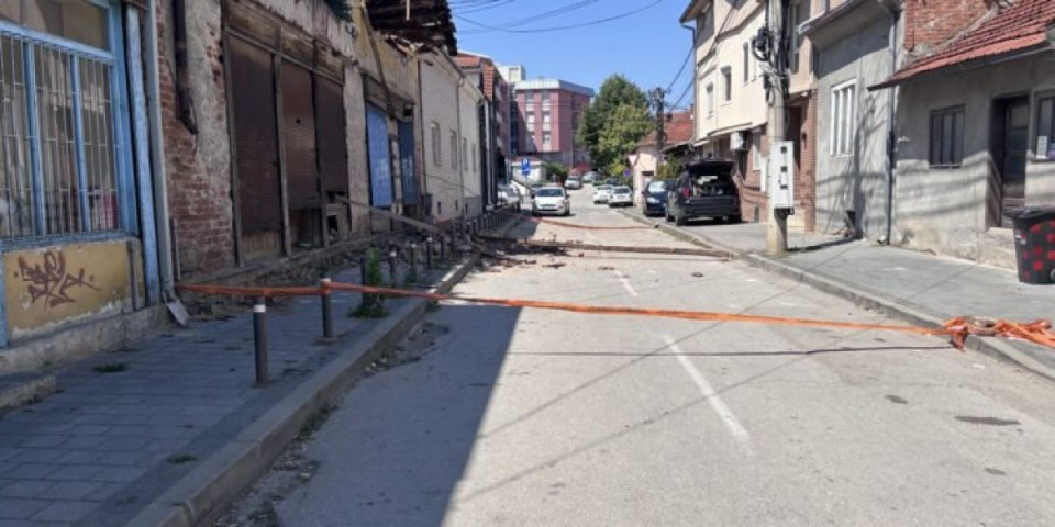 Pao krov sa kuće: Deligradska ulica zatvorena