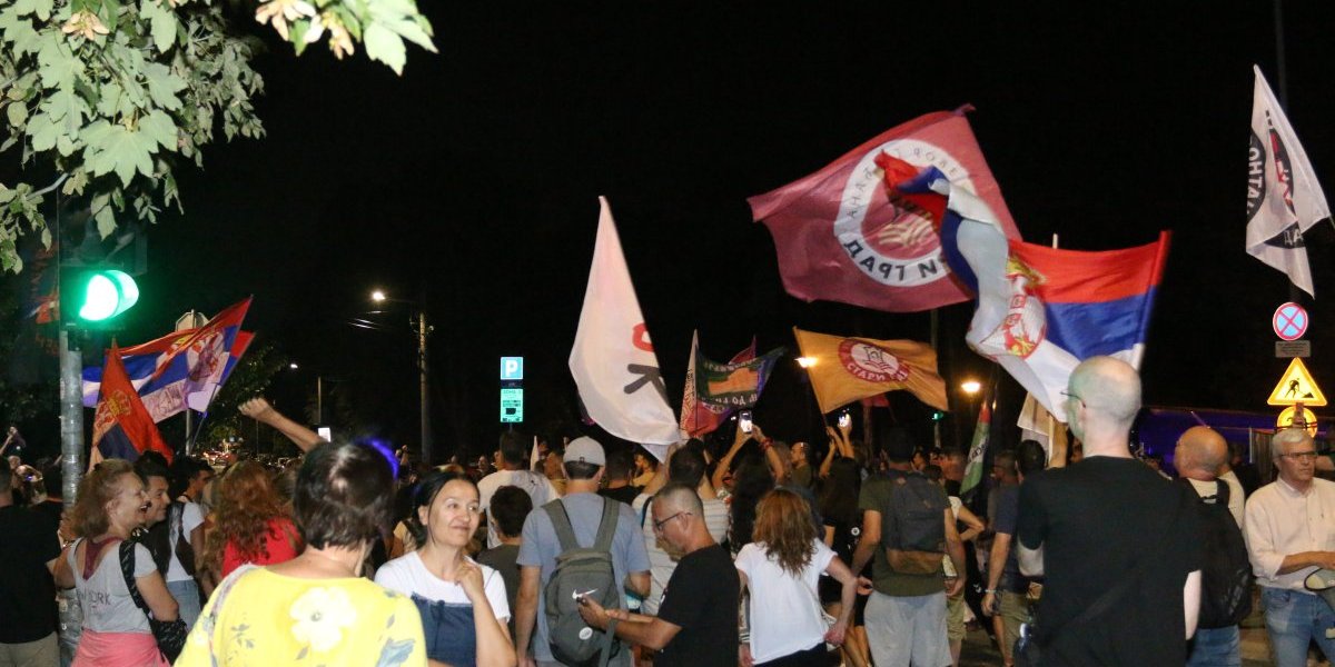 N1 priznaje nasilje blokadera! Svako veče okružuju i maltretiraju novinare Informera (VIDEO)