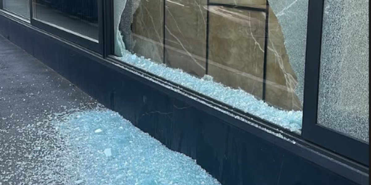 Razlupan lokal Adama Adaktara