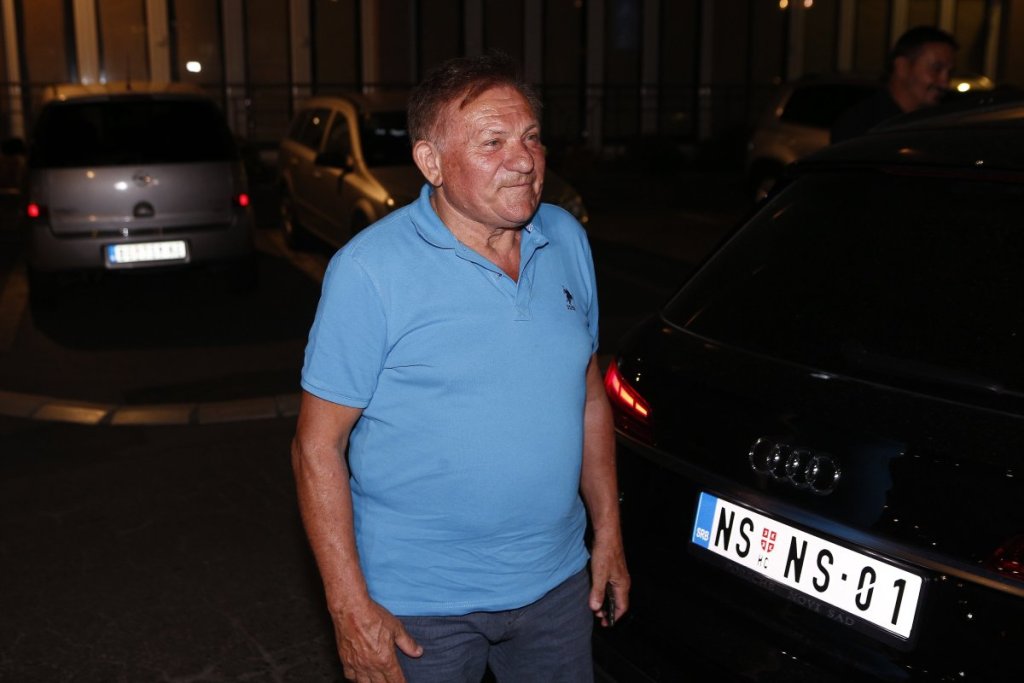 Miloš Bojanić u 73. godini otišao na podmlađivanje - Folker uživa za sve pare (FOTO)