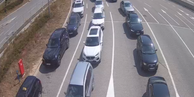 Na pojedinim terminalima grničnim prelazima sa Srbijom formirale su se kolone vozila.