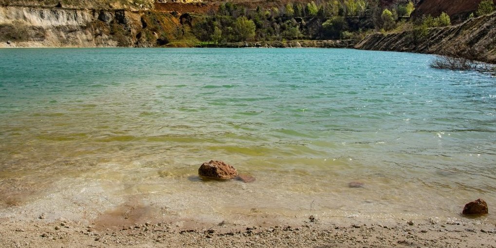 Nisu Maldivi, već srpsko jezero: Turisti poludeli za ovim rajem - Tirkizna voda kao iz bajke (FOTO)