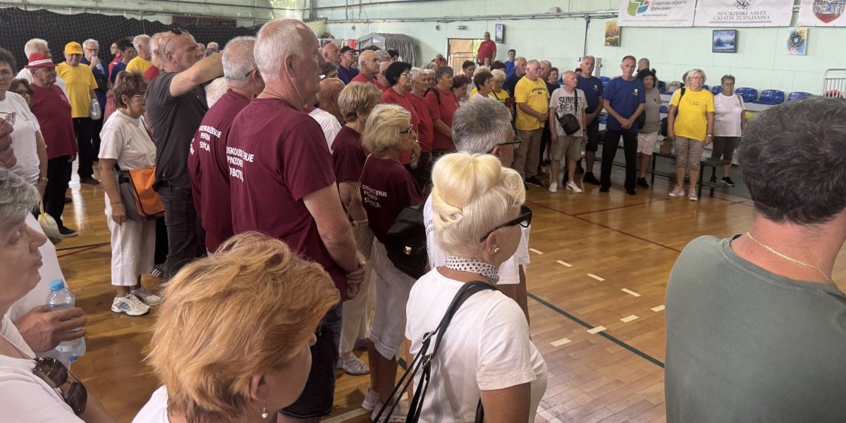 Ovi penzioneri imaju čime da se diče! Fudbal, košarka, pikado sve na jednom mestu, pa gde to ima?