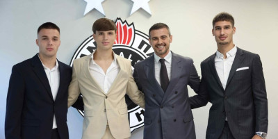 Pala tri potpisa u Humskoj - Partizan 'zabetonirao' Simića, Roganovića i Jankovića (FOTO/VIDEO)