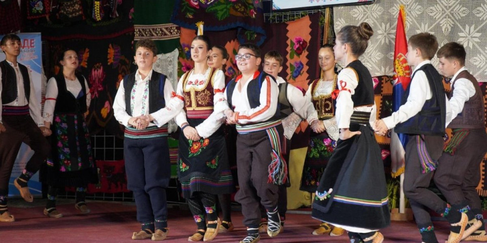 Deca iz dijaspore na kampovima u Srbiji: Trajna veza sa svojim narodom (FOTO)