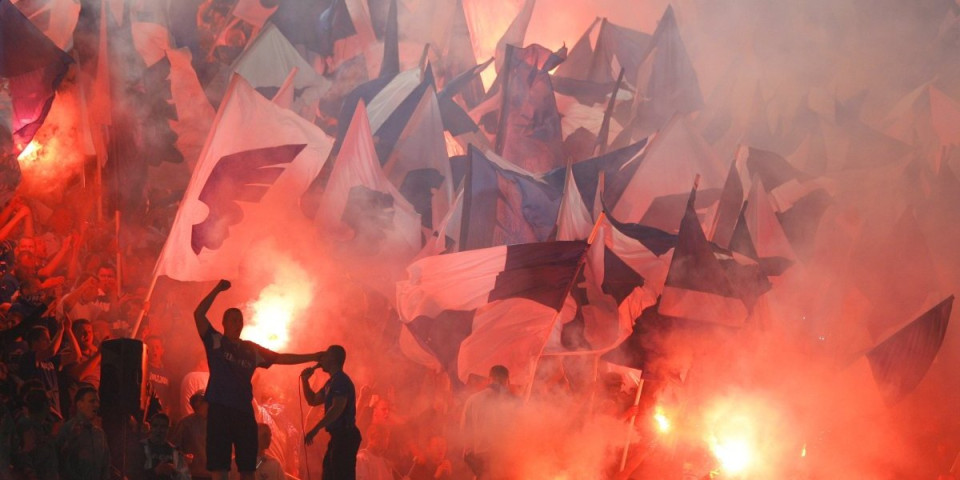 Evropo, vidiš li? Poljski huligani divljaju po Beogradu, a od srpskih navijača pravite najgore