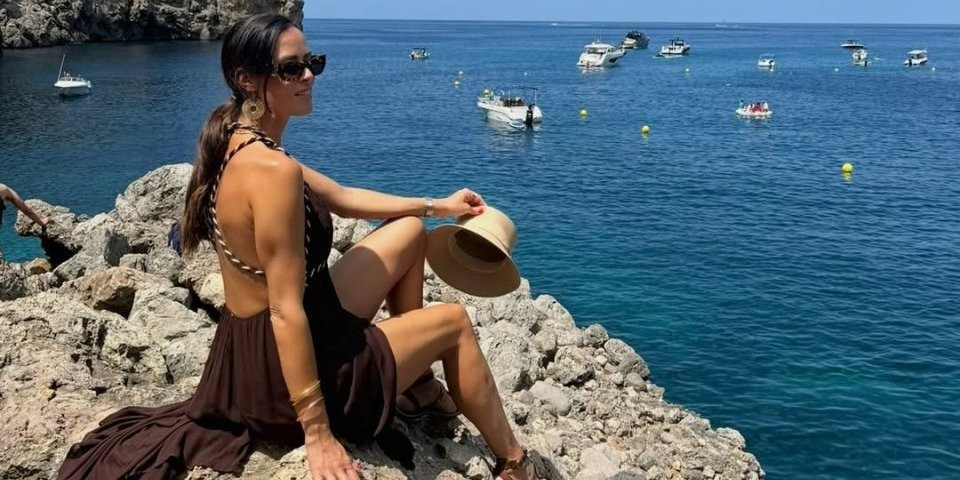 "Mnogo te volim!": Ana Ivanović posle razvoda ne gubi vreme, srećna u zagrljaju ove osobe (FOTO)